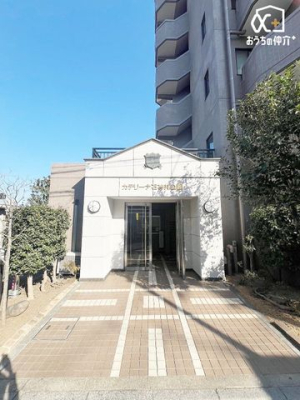 エントランス 管理が行き届いた清潔感のあるエントランスの様子です。