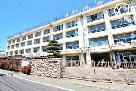 周辺環境 練馬区立谷原中学校 徒歩12分。校歌は、「緑は木々に照りはえて」で始まり、校章もクヌギの葉とドングリの実をデザインされています。 950m