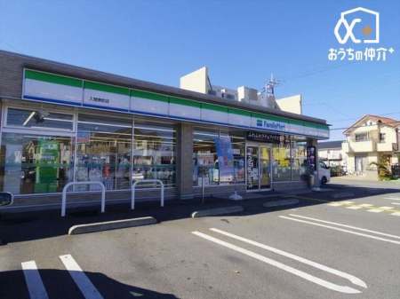 周辺環境 徒歩8分。【ファミリーマート入間東町店】営業時間24時間。車椅子対応の駐車場。お支払い：クレジット 640m