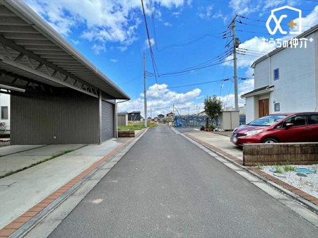 現地外観写真 南向きなので日当たりも良く、いつでも暖かく過ごせます。