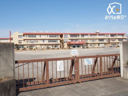 周辺環境 徒歩10分。【入間市立扇小学校】車椅子対応の入り口 730m