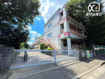 周辺環境 所沢市立和田小学校 徒歩11分。武蔵野線「東所沢駅」が最寄りの小学校でございます。ご近所の評判も良いです！ 880m