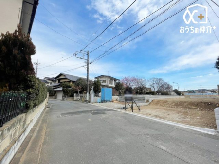 現地土地写真 子育てファミリーはもちろん、ゆったりと暮らしたい方にもおすすめしたい、落ち着いた住環境になっております。