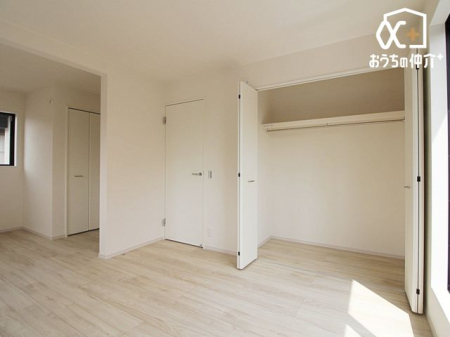 周辺環境 徒歩10分。【業務スーパー滝山店】営業時間9時から21時駐車場有り。国内自社工場で作られたユニークな商品が自慢です 730m