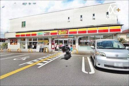 周辺環境 デイリーヤマザキ 東久留米柳窪２丁目店 徒歩9分。営業時間：24時間 駐車場：有 650m