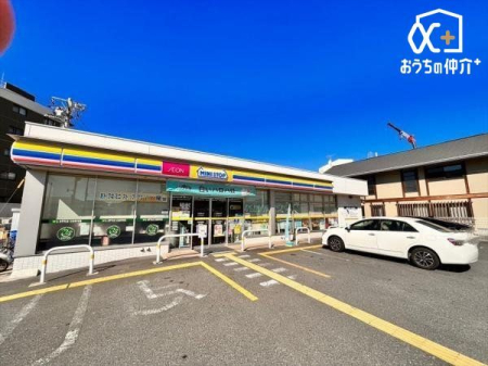 周辺環境 ミニストップ富士見鶴瀬東店 徒歩6分。営業時間24時間 420m