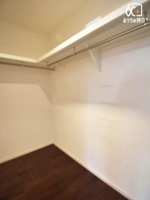収納 大きなウォークインクローゼット付です。たくさん洋服が収納可能です。