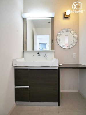 洗面台・洗面所 ～Wash room～大きな洗面　家族みんなが毎日使う洗面室。忙しい朝には使いやすい洗面で、ステキな一日のスタートをきりましょう。