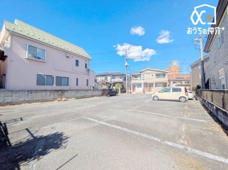 現地土地写真 閑静な住宅地は、騒音や喧騒から離れた落ち着いた環境が広がり、緑豊かな公園や整備された道路が特徴です。家族連れや高齢者にも安心な治安の良さが魅力で、穏やかな日常が過ごせます。