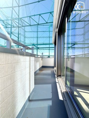 バルコニー ゴルフセンターが隣にあるため、日差しを遮る建物なし！陽当り良好！風通し良好です！