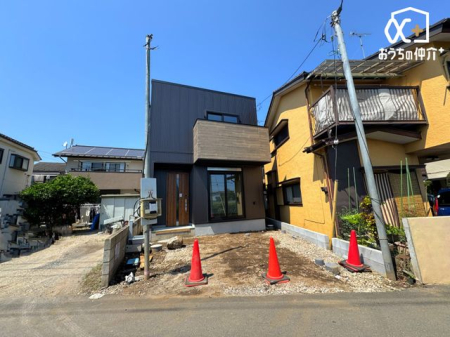現地外観写真 車通りの少ない前面道路