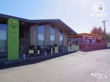 周辺環境 狭山ヶ丘駅　西口 徒歩16分。飲食店が多い利便性の高い西武池袋線の駅でございます。 1240m