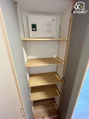 収納 廊下にある便利な収納スペース。
