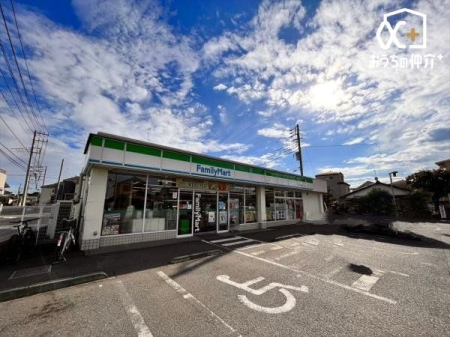 周辺環境 ファミリーマート富士見京塚店 徒歩9分。24時間営業のコンビニエンスストア。 680m