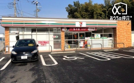 周辺環境 ファミリーマート新座片山一丁目店 徒歩7分。 500m