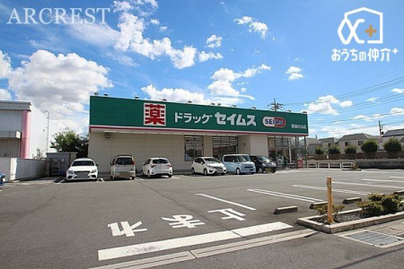 周辺環境 セブンイレブン新座道場1丁目店 徒歩8分。みんな大好きセブンイレブン。ホットスナックが美味しい。有名店とのコラボや定期的なフェアも開催しているので飽きないですね 620m