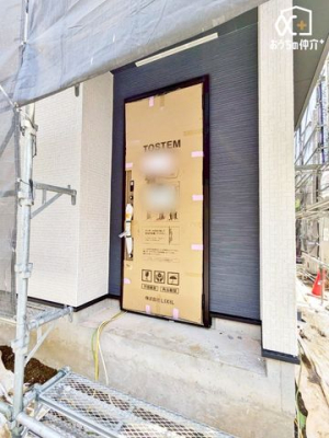 玄関 外から見た玄関まわりの様子です。是非現地に足を運んでいただきご覧くだささい。
