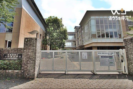 周辺環境 西東京市立けやき小学校 徒歩11分。平成13年開校。児童数673人、けやき教室87人(令和5年7月時点) 新青梅街道沿いに位置しています。 840m