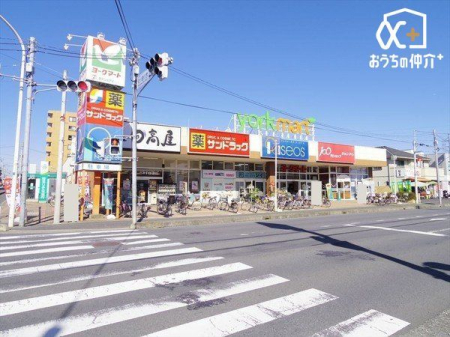 周辺環境 徒歩6分。【ヨークマート　入間店】営業時間9時00分～21時30分。車椅子対応の駐車場、車椅子対応の入り口。 410m