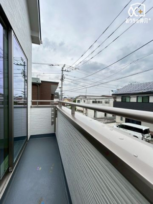 現地外観写真 前面道路は4.8ｍ公道に面しています。
