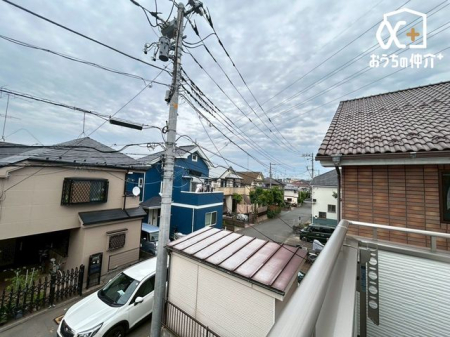 その他内観 広々としたカースペース。前面道路も広く、お車の出し入れもスムーズ行えます。