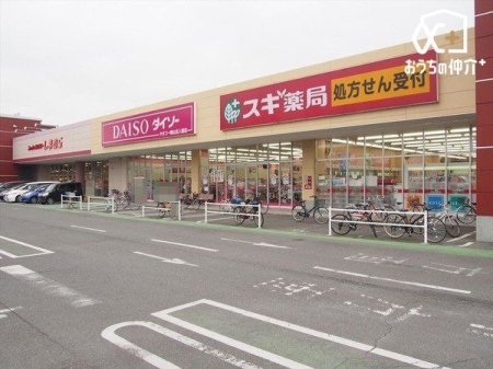 周辺環境 徒歩10分。【スギ薬局北入曽店】営業時間：10時00分～21時00分　イリソマーケットシティ内のドラッグストア　駐車場：あり 750m