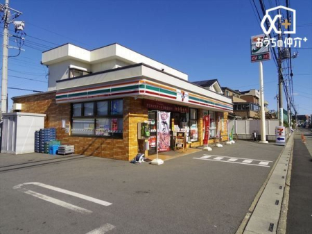 周辺環境 徒歩14分。【セブンイレブン入間鍵山店】営業時間24時間。車椅子対応の駐車場。お支払い：クレジット カード。 1070m