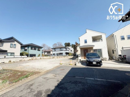 現地土地写真 車通りの少ない落ち着いた環境。お車の出し入れも落ち着いてできる、ゆったりとした環境です。現地にて是非環境をお確かめください。