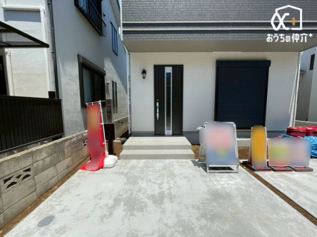 その他内観 駐車場付きなら駐車場費用を節約でき、さらに自転車置き場や物置としても利用すれば、駐輪場代やトランクルーム代の節約にもつながるでしょう。車を停めていない間は子どもが遊ぶスペースとしても活用できます。