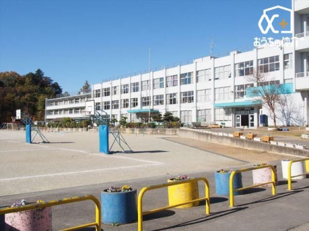 周辺環境 徒歩7分。【入間市立東金子小学校】西武池袋線仏子駅下車 徒歩20分 530m