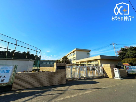 周辺環境 所沢市立小手指中学校 徒歩19分。西武池袋線「小手指駅」近くの広々とした敷地がある中学校でございます。周辺からの評判も良いです！ 1490m