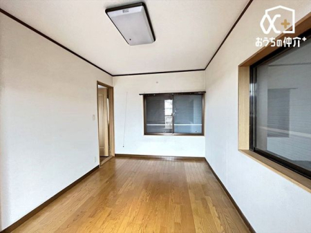 その他内観 2面採光の洋室