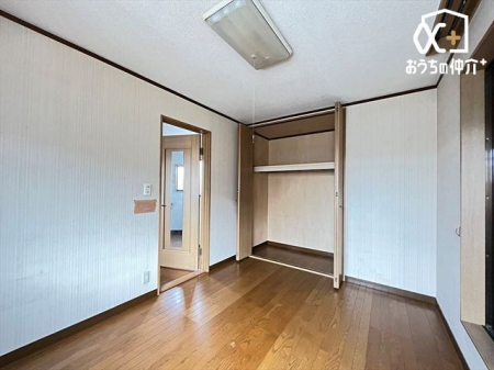 その他内観 収納を備えた洋室です。