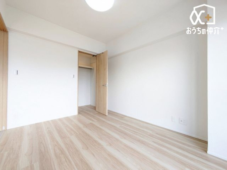その他内観 リビングに隣接しており、家事スペースとしてもお子様の遊び場としてもご活用いただけます。