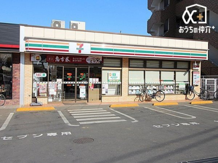 周辺環境 セブンイレブン練馬南大泉富士街道店 徒歩6分。24時間営業なので急なお買い物にも便利です。公共料金の支払いや宅配便の荷受け、荷物の受け取りにも利用できます。 440m