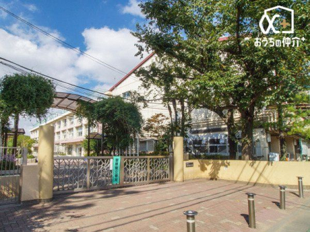 周辺環境 練馬区立関町北小学校 徒歩6分。昭和33年開校。児童数597人(令和5年時点) 教育目標「共に生きる」 450m