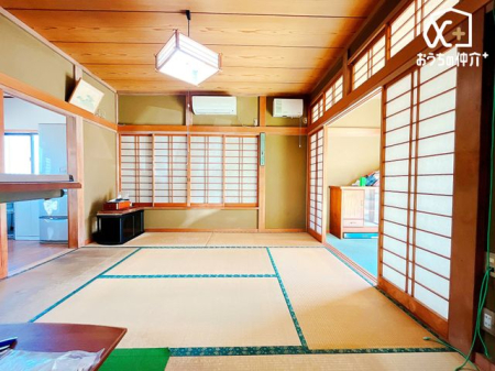 その他内観 リラックス効果のある「和室」にはたくさんのメリットが！横になってくつろいだり、洗濯物を畳んだり、来客があってもお布団を敷けば客間として使え、幅広い用途で使えるので重宝しそうですね。