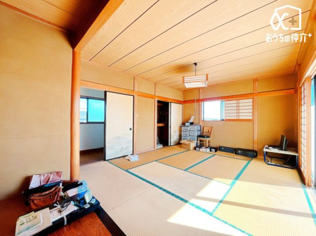 その他内観 リラックス効果のある「和室」にはたくさんのメリットが！横になってくつろいだり、洗濯物を畳んだり、来客があってもお布団を敷けば客間として使え、幅広い用途で使えるので重宝しそうですね。