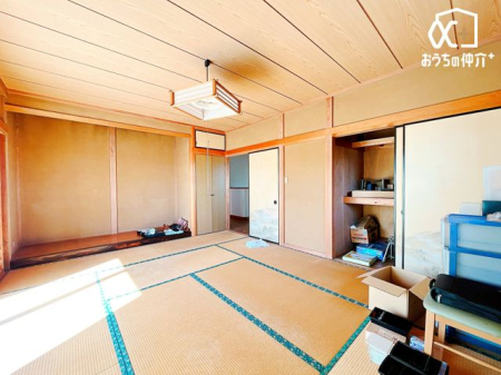 その他内観 リビングリラックス効果のある「和室」にはたくさんのメリットが！横になってくつろいだり、洗濯物を畳んだり、来客があってもお布団を敷けば客間として使え、幅広い用途で使えるので重宝しそうですね。
