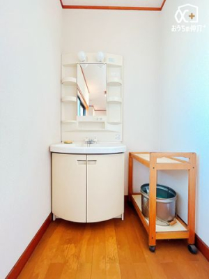 洗面台・洗面所 ～Wash room～大きな洗面　家族みんなが毎日使う洗面室。忙しい朝には使いやすい洗面で、ステキな一日のスタートをきりましょう。イプの洗面化粧台