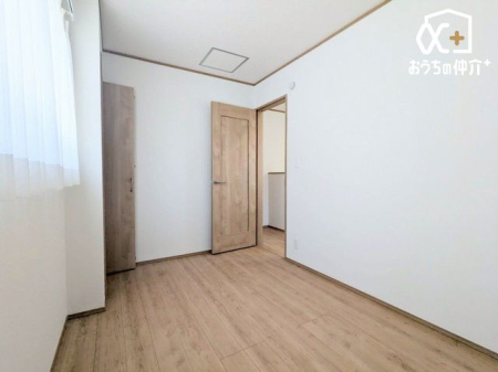 その他内観 2階　4.87帖のサービスルームです。