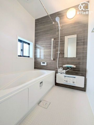 浴室 ～Bath～1日の疲れを洗い流すバスルーム。シャワー派の人もせっかくのゆったりバスタブの心地よさを味わってみては。きっと毎日、帰ってきてからの時間が一層楽しみになるはずです。