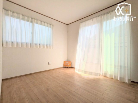 寝室 寝室におすすめな6.12帖洋室！バルコニーに面した明るいお部屋で開放感もあります。
