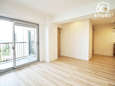 周辺環境 ファミリーマート関町北二丁目店 徒歩7分。24時間営業なので急なお買い物にも便利です。公共料金の支払いや宅配便の荷受け、荷物の受け取りにも利用できます。 550m