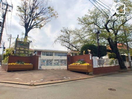 周辺環境 ふじみ幼稚園 徒歩3分。子どもたちの心の育みを行い、茶道、プール、体操、音楽、英語など充実したカリキュラム 220m