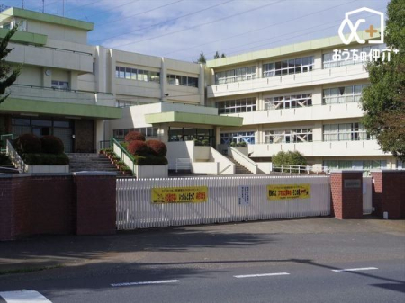 周辺環境 徒歩18分。【新久小学校】11クラス 児童数:247人 1420m