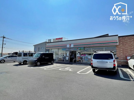 周辺環境 徒歩11分。【セブンイレブン　狭山北入曽店】営業時間24時間営業、車椅子対応の駐車場、クレジット カード可。 880m