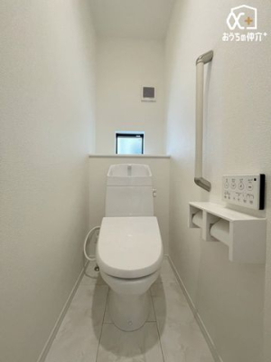 トイレ 小窓付きの1階トイレ