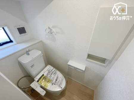 トイレ 小物収納完備の温水洗浄便座トイレ