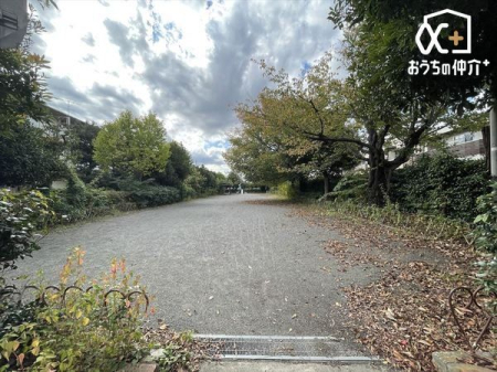周辺環境 都営東大和清水２丁目アパート内公園 徒歩5分。 360m